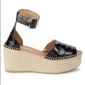 ⭐️NEW⭐️ Andre Assous Croc Embossed Leather Platform